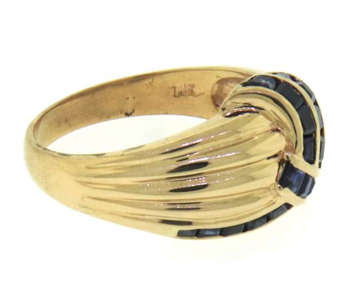 Graceful Blue Sapphire Criss Cross Yellow Gold Ring