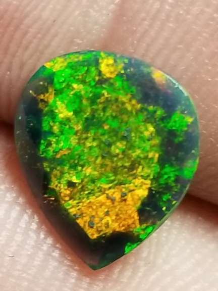 Full cover! Fairy fire! 1.38ct black Opal