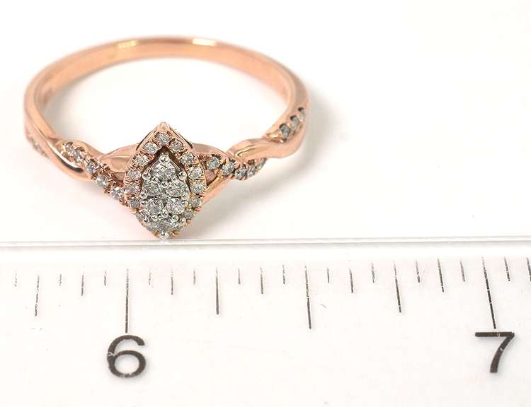 Endearing Twisting Diamond Ring in Rose Gold