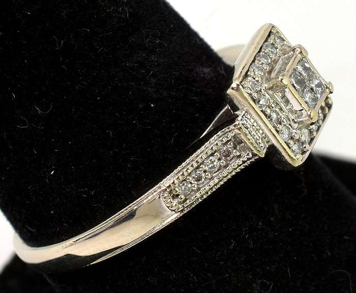 Sparkling 1/5CTW Diamond Halo Ring in White Gold