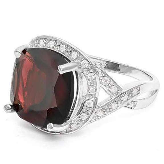 5.50 CT CREATED GARNET & 2PCS CREATED WHITE SAPPHIRE STERLING SILVER RING