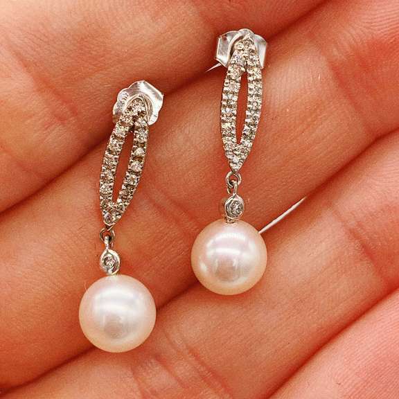 Gorgeous 14kt Gold, Pearl, & Diamond Earrings