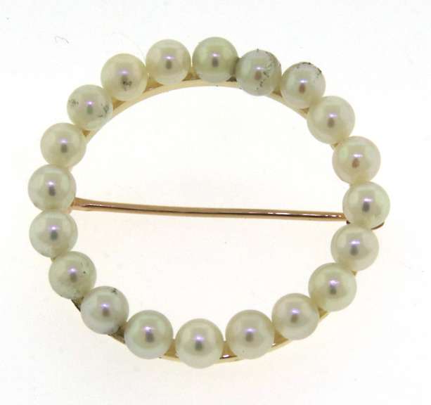 Handsome Yellow Gold Pearl Circle Pin