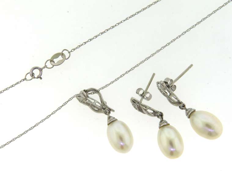 Charming White Gold Pearl and Diamond Necklace and Earrings Set