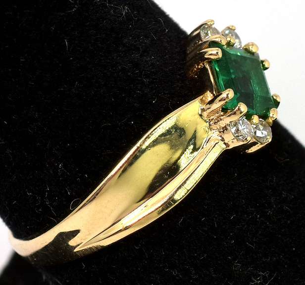 Vibrant Green Spinel & Diamond Ring in 14KT Yellow Gold