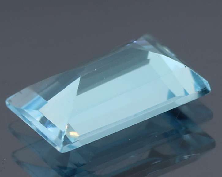 Beautiful 4.45ct emerald cut Topaz