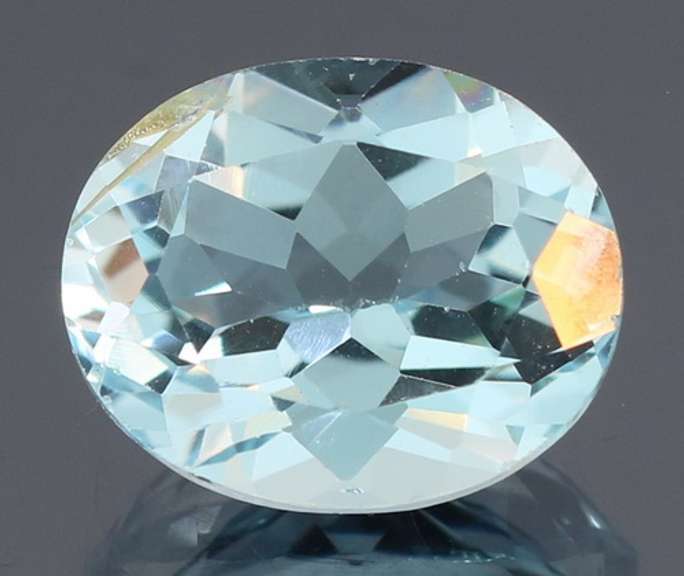 Stunning 4.81ct platinum blue Topaz