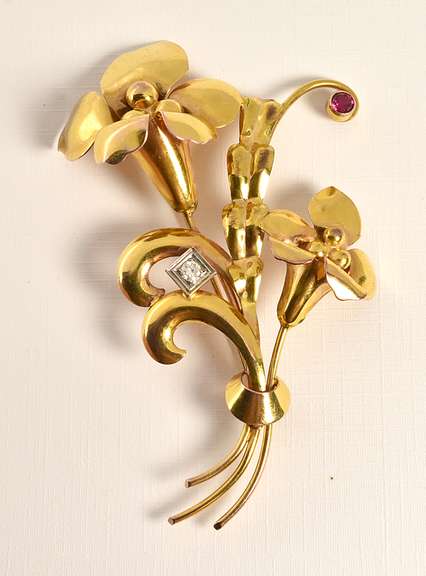 Impressive Vintage Flower Brooch