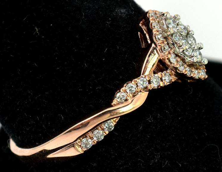 Endearing Twisting Diamond Ring in Rose Gold