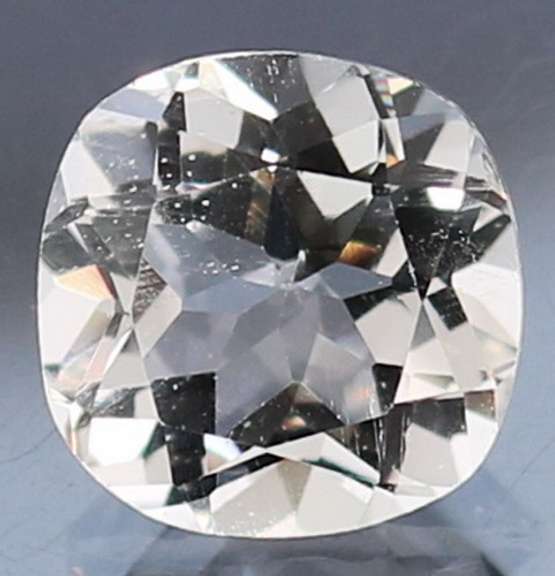 Magnificent 4.91ct diamond white Topaz
