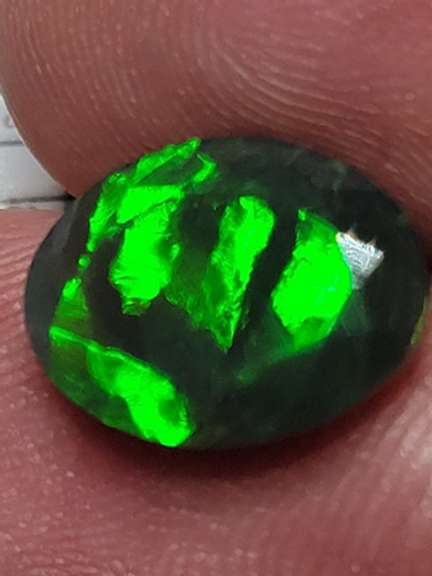 High fire! 2.53ct block pattern Black Opal