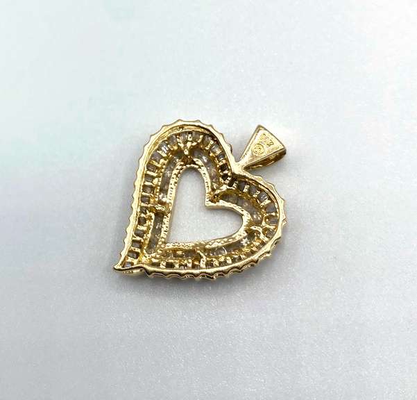 10 KT Yellow Gold Diamond Pendant