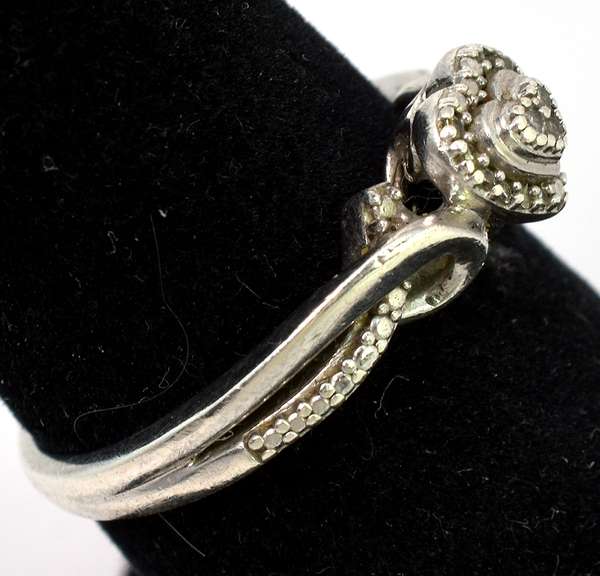 Precious Diamond-Studded Heart Ring in Sterling Silver