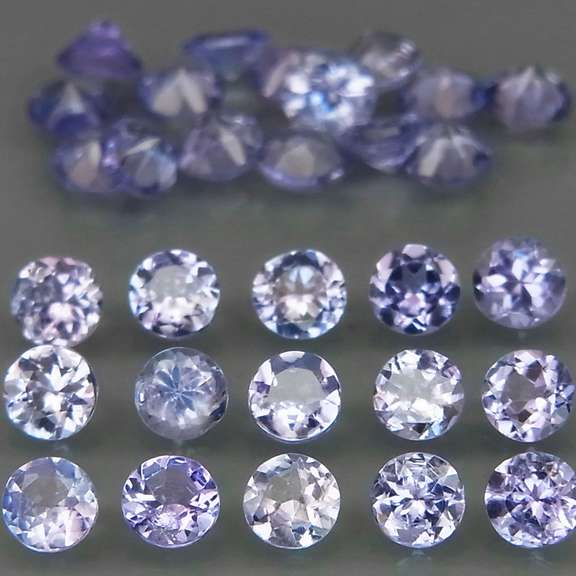 Glittering 2.85ct bright blue violet Tanzanite set