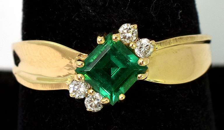 Vibrant Green Spinel & Diamond Ring in 14KT Yellow Gold