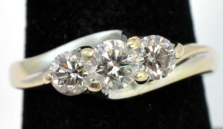 Dazzling 0.90CTW 3-Stone Diamond Ring in 14KT White Gold