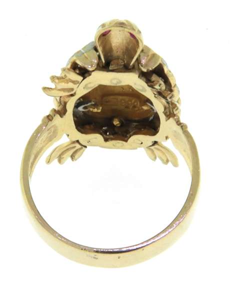 Modern and Sleek Turtle Ring With Diamonds