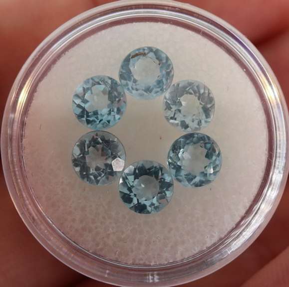 Beautiful 6 piece 5.93ct full fire sky blue Topaz set