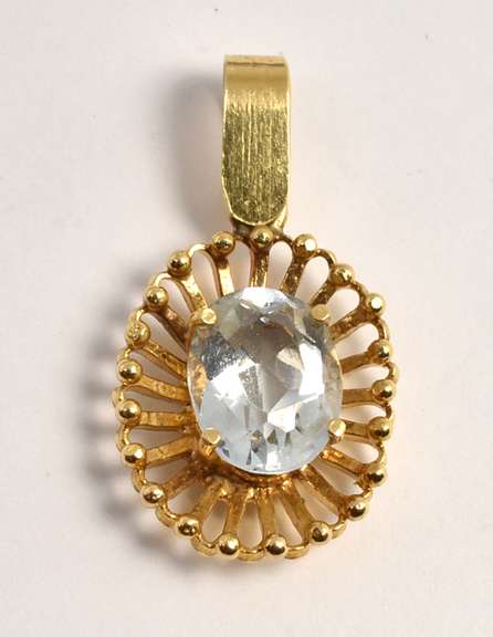 Cute 18k Aquamarine Pendant