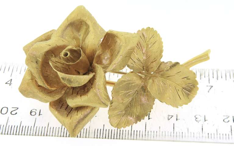 Precious 18kt Gold Flower Brooch