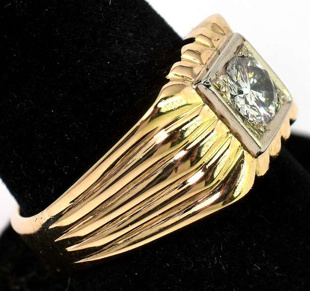 Flashy 0.56CT Diamond Ring in 14KT Yellow Gold