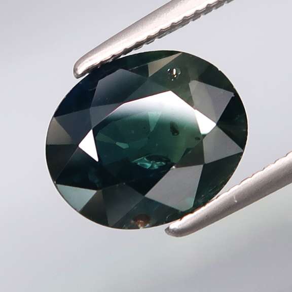 High luster 2.70ct blue green Sapphire