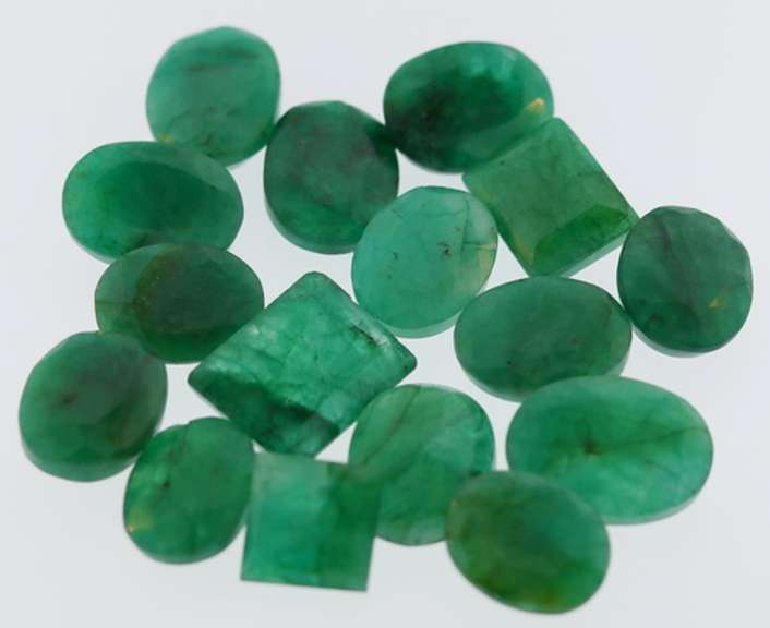 Huge 278ct 18 piece Emerald parcel