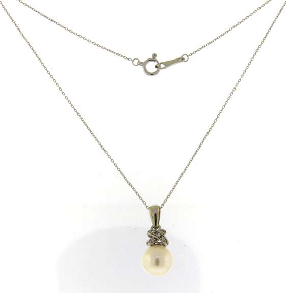 Choice White Gold White Pearl and Diamond Necklace