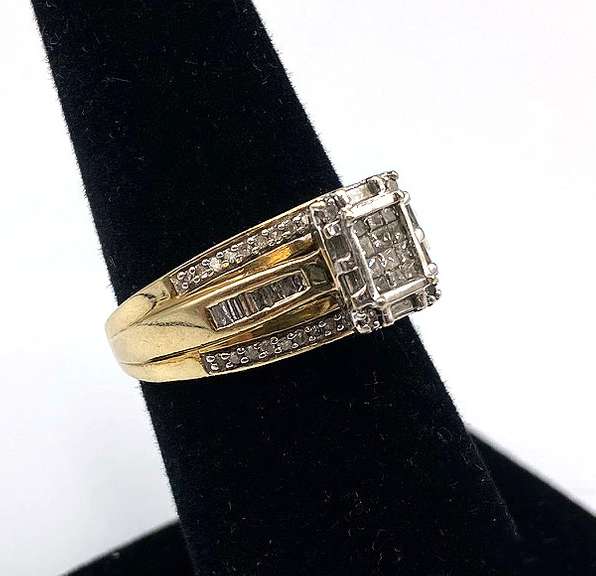 10 KT Yellow Gold Diamond Cluster Ring