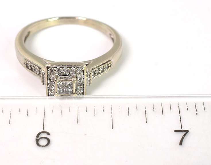 Sparkling 1/5CTW Diamond Halo Ring in White Gold
