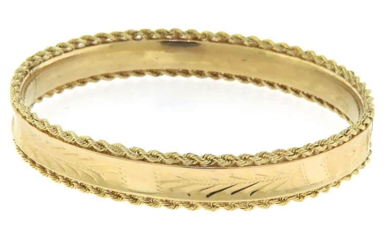 Unforgettable Yellow Gold Bangle Bracelet