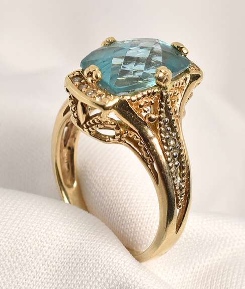Fashionable Blue Topaz Ring