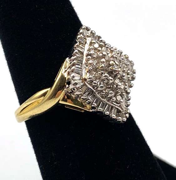 14kt Yellow Gold Diamond Cluster Ring