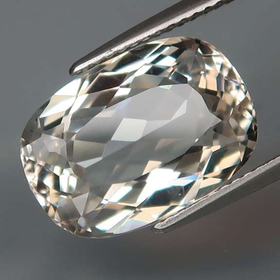 Dazzling 11.96ct diamond white Topaz