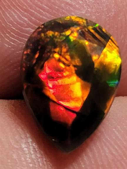 Outstanding 2.13ct high fire Welo black Opal