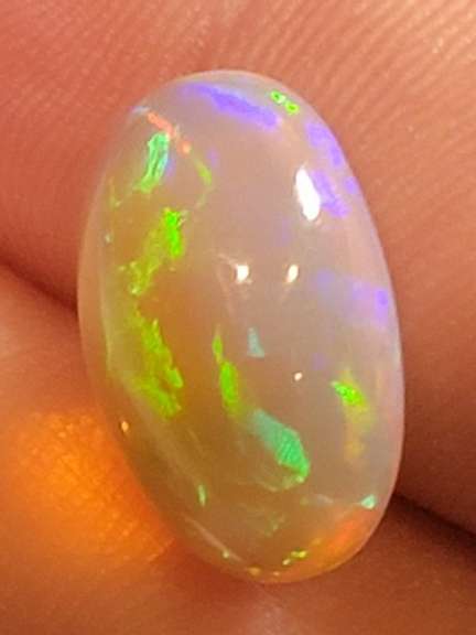 Eye catching 4.35ct block and ribbon pattern Jelly Opal