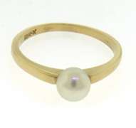 Beautiful Yellow Gold Pearl Ring