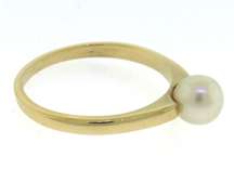 Beautiful Yellow Gold Pearl Ring