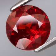 Outstanding color! 3.45ct ruby red Garnet solitaire