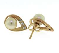 Elegant Yellow gold Pearl and Diamond Earrings