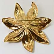 Well-Sculpted 18K Flower Brooch