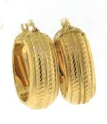 Amazing Yellow Gold Ribbed Oval Hoop Earrings