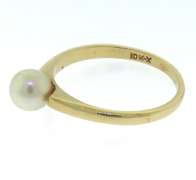 Beautiful Yellow Gold Pearl Ring