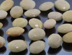 Substantial 775 carats of untreated ivory white Onyx
