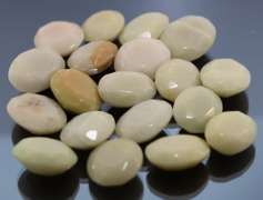 Substantial 710 carats of untreated ivory white Onyx