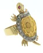 Modern and Sleek Turtle Ring With Diamonds
