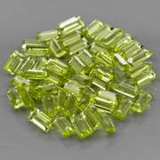 Sparkling 6.15ct bright green peridot set