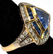 Breathtaking Sapphire & Diamond Ring in 18KT Yellow Gold