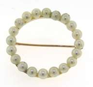 Handsome Yellow Gold Pearl Circle Pin