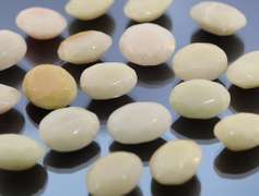 Substantial 710 carats of untreated ivory white Onyx